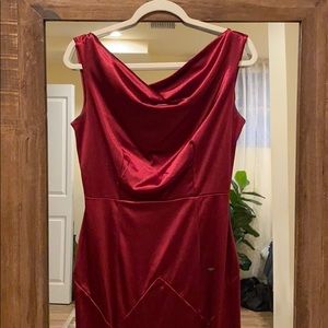 WINE RED FITTED GOWN